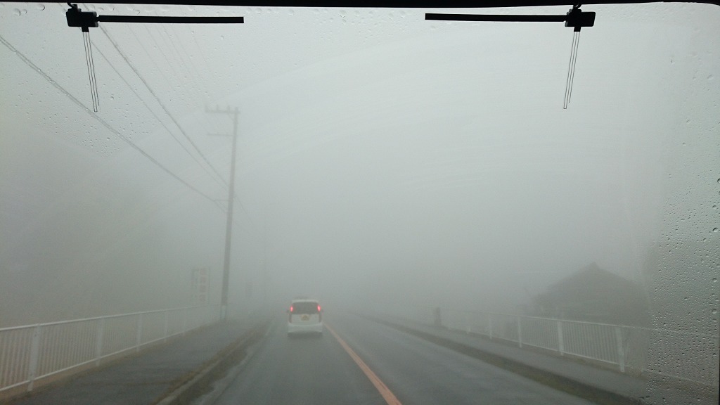 奈良山間部は霧がスゴイ。