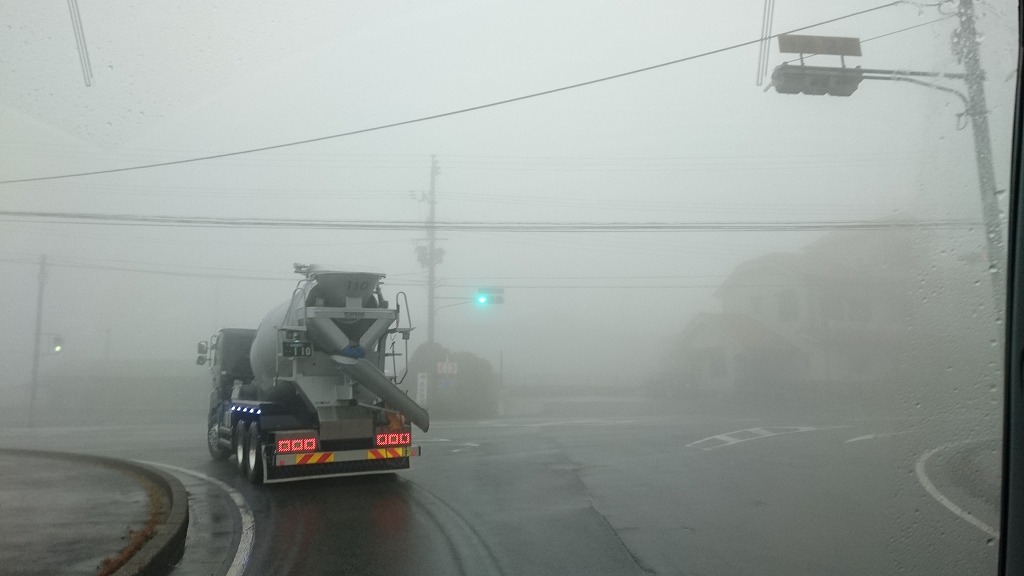 奈良山間部は霧がスゴイ。