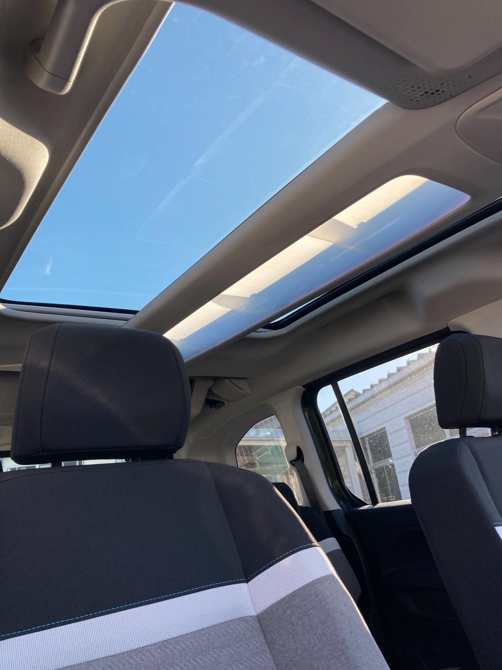 ベルランゴ　パノラミックガラスルーフ