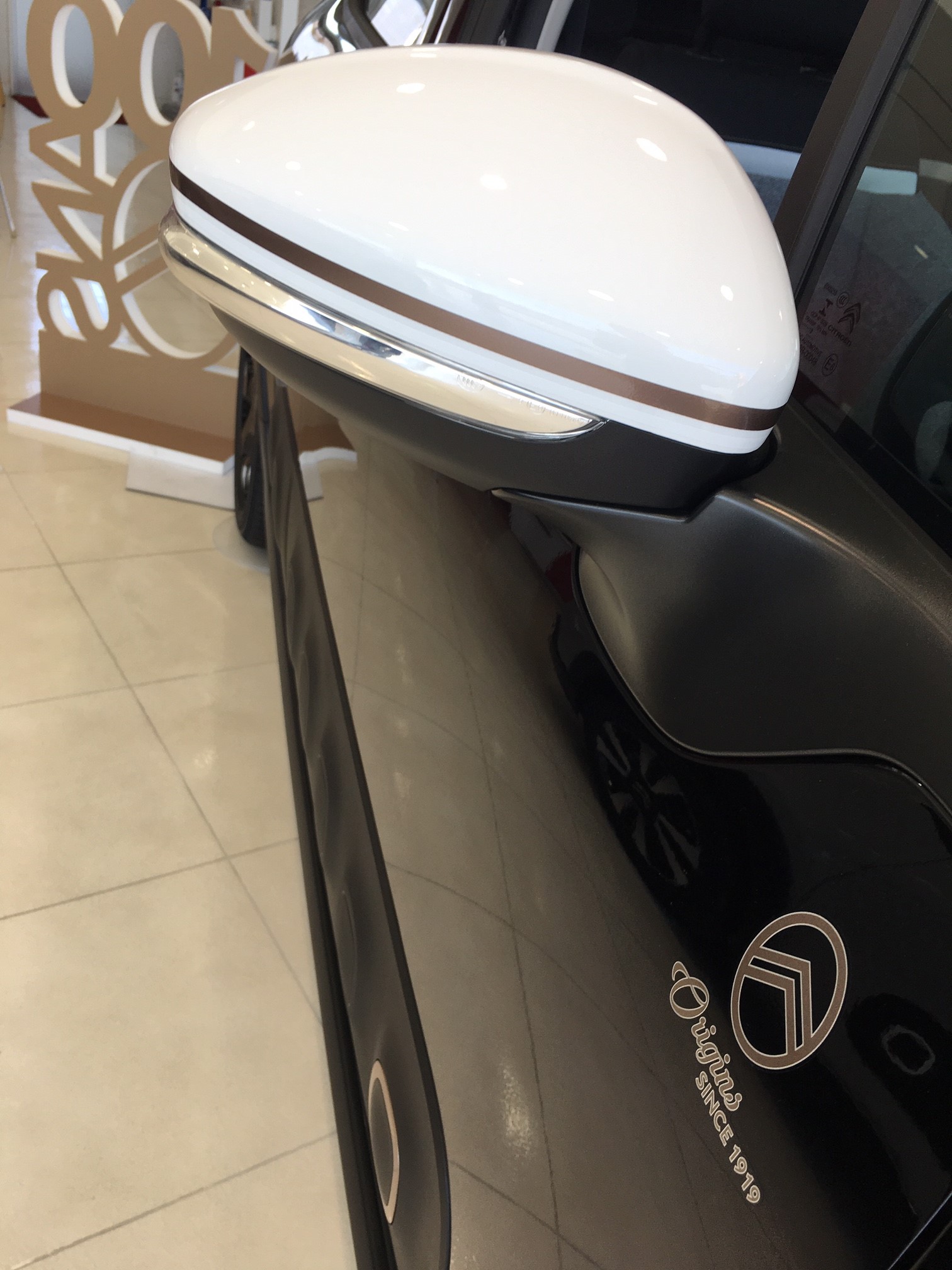 ショールームには。