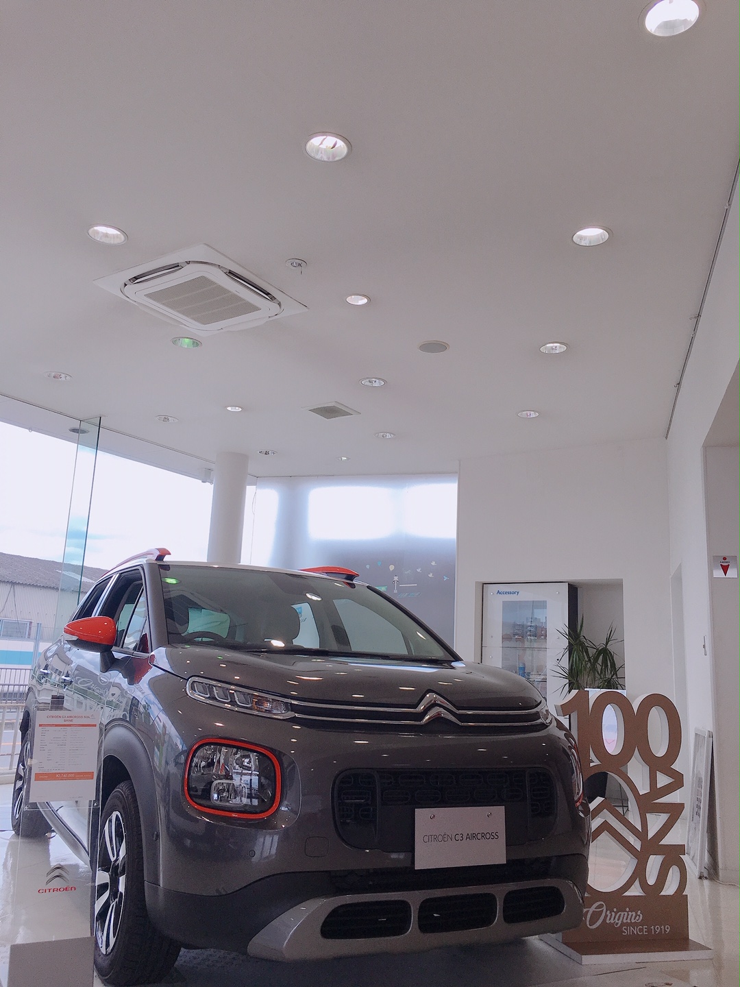 C3　AIRCROSS SUV　枚方に到着。