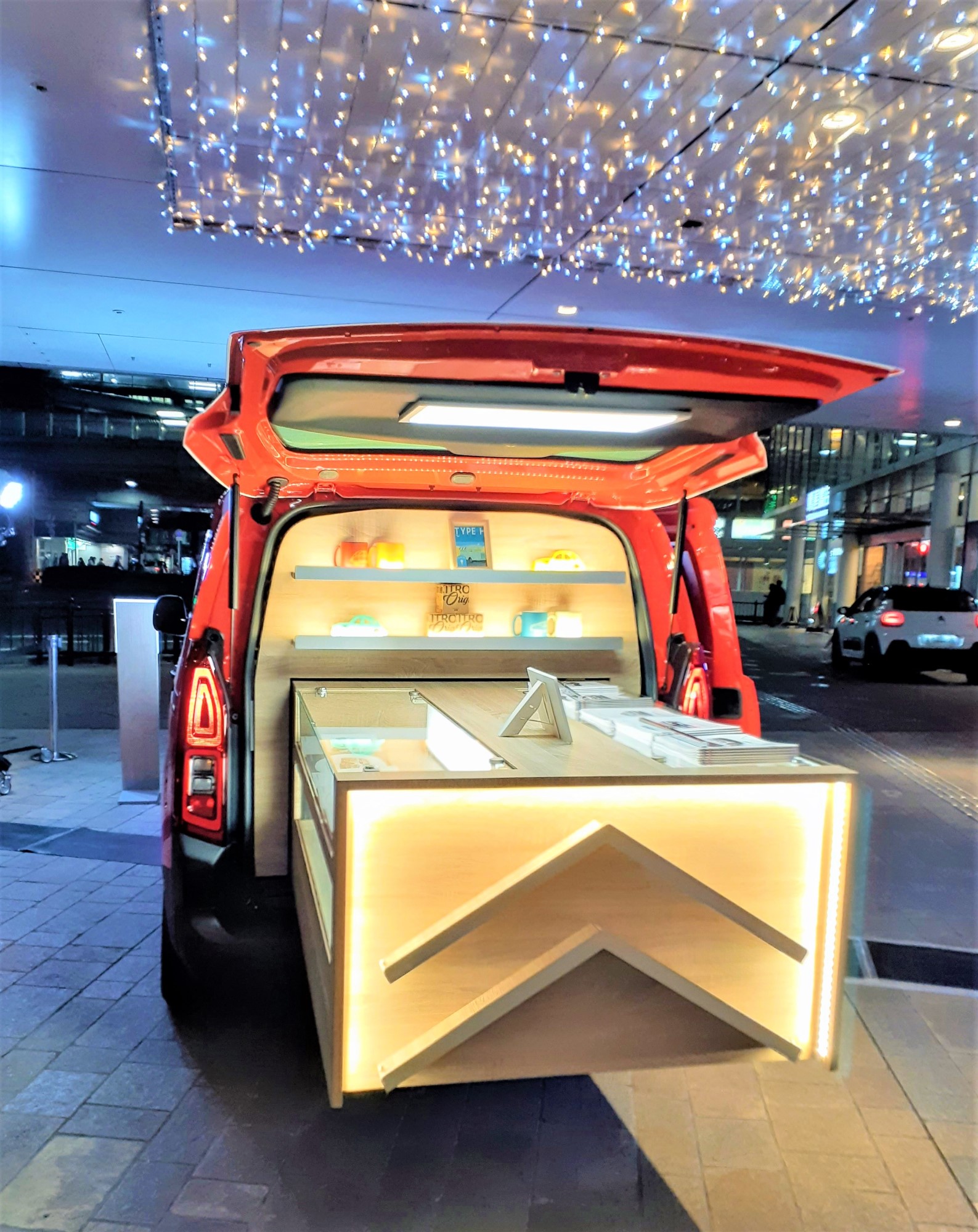 夜のBibliothèque CITROËN🌙