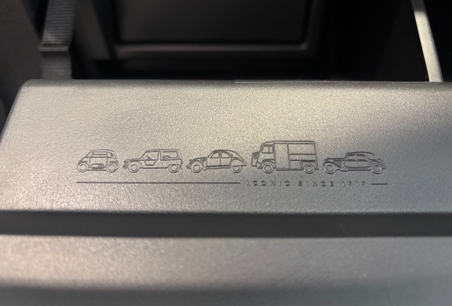 NEW C3 HYBRID 心ときめくインテリア