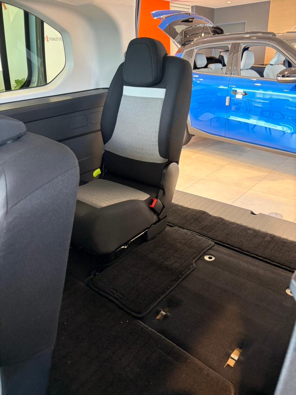 BERLINGO 3列目シートアレンジ✨